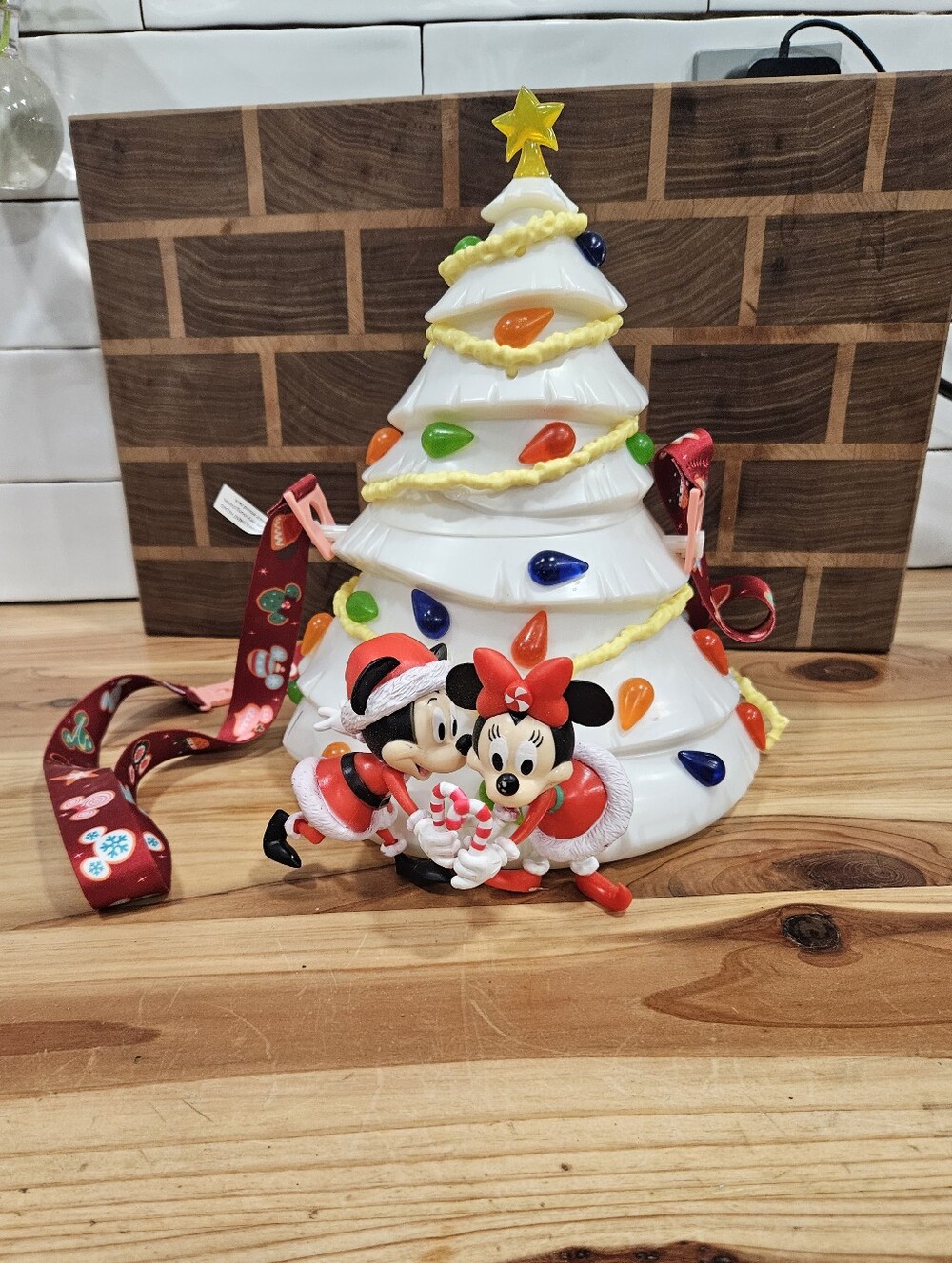 Disney 2020 Light Up Christmas Holiday Popcorn Bucket Mickey & Minnie Mouse
